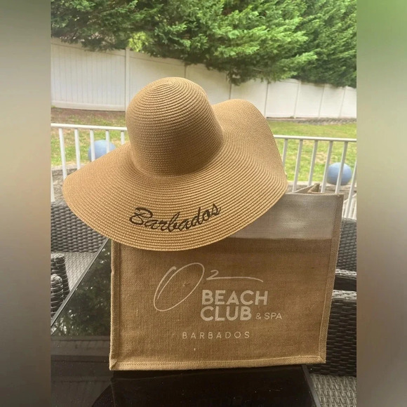 Beach bag from 5 start O Beach Club Barbados - Picture 4 of 8